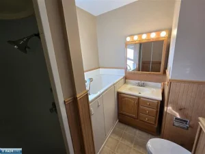 2204 11th Ave E, Hibbing, MN