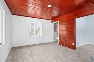 5652 N Tischer Rd Duluth, MN 55803